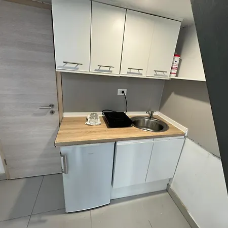 Beerpartment With Parking Appartement *