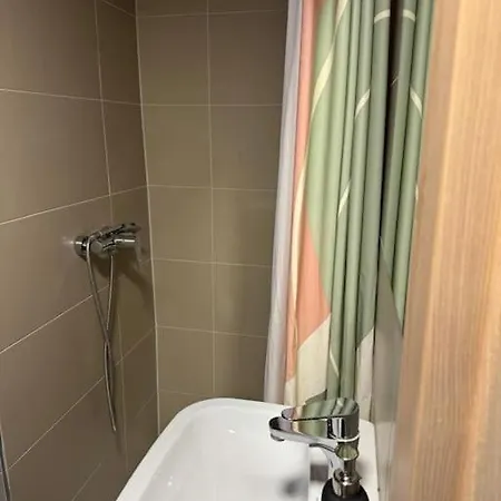 Beerpartment With Parking شقة